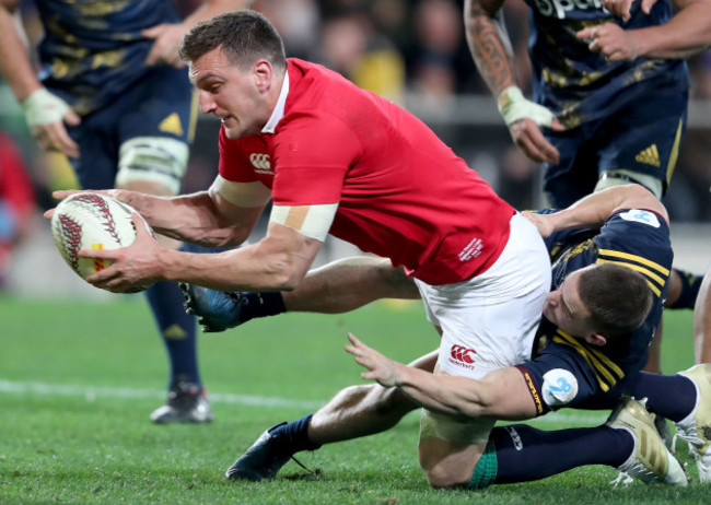 Sam Warburton scores a try