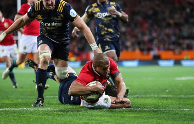 Jonathan Joseph scores his sides first try