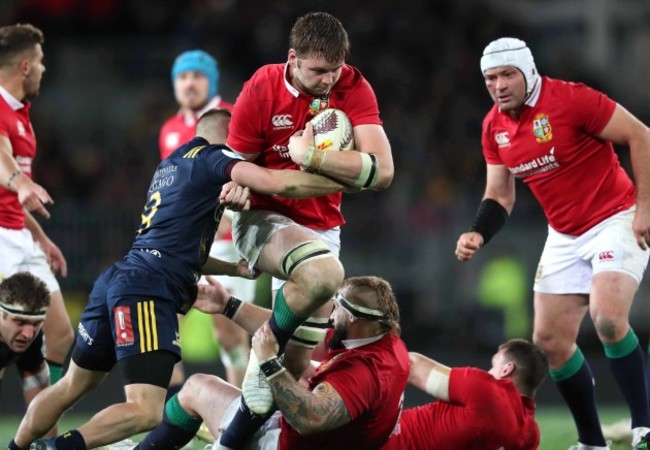 Iain Henderson tackled by Kayne Hammington