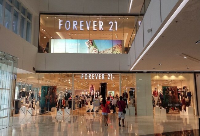 1024px-Forever_21_in_SM_Aura,_BGC