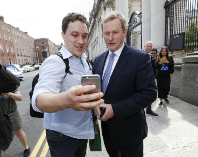 074 Enda Kenny leaves the office_90514755