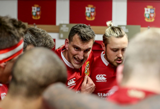 Sam Warburton speaks to the team before the game