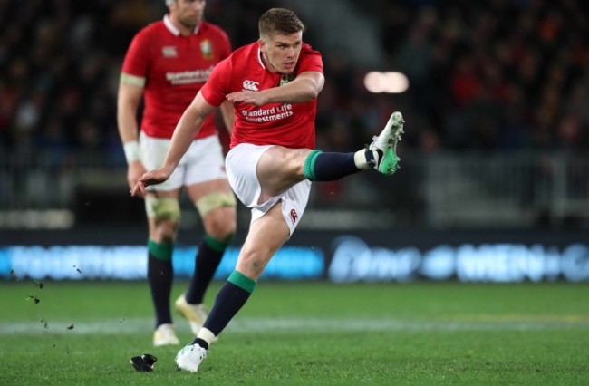 Owen Farrell kicks