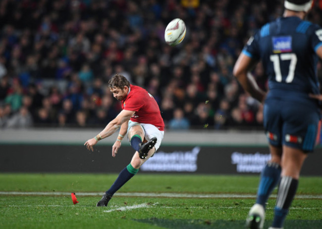 Leigh Halfpenny kicks a penalty