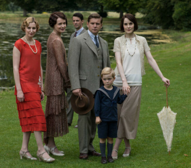 gallery-1450430120-tv-downton-abbey-christmas-2015-still-01