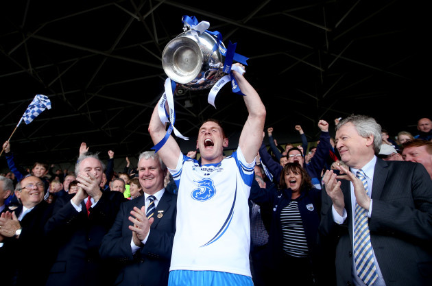 Kevin Moran lifts the trophy