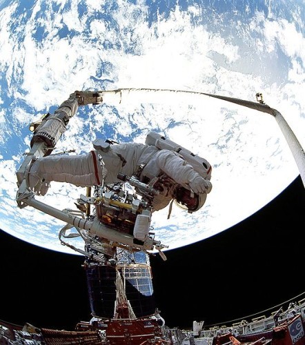 531px-STS-61_Hubble_servicing