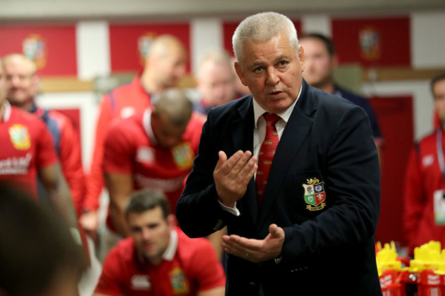 Warren Gatland speaks to the team