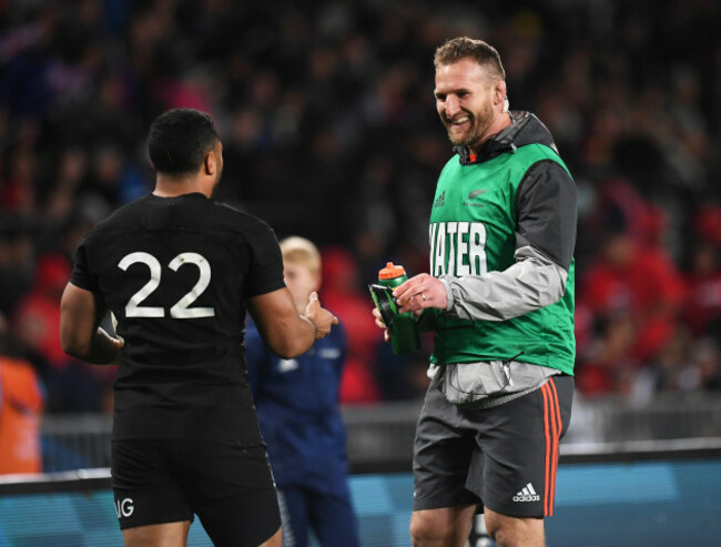 Kieran Read hands a water bottle to Lima Sopoaga
