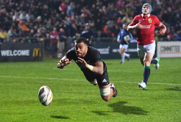 Liam Messam scores their first try