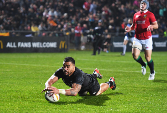 Liam Messam scores their first try