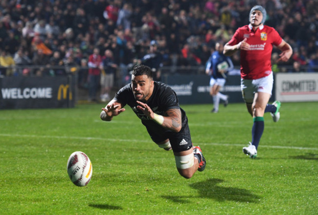 Liam Messam scores their first try