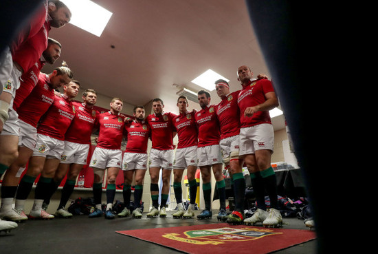 Rory Best speaks to the team before the game