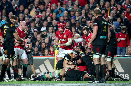 Iain Henderson is held up over the line as the team are awarded a penalty try