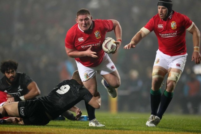 Tadhg Furlong tackled by Tawera Kerr-Barlow