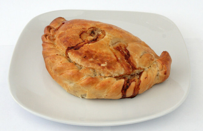 1280px-Cornish_pasty