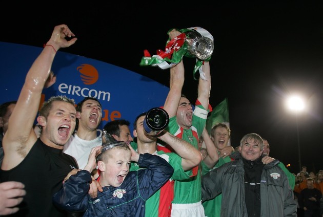 Captain Dan Murray lifts the Eircom League trophy