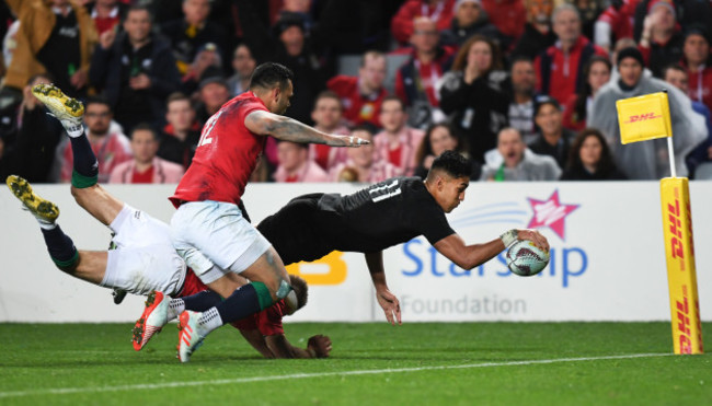 Rieko Ioane scores their second try