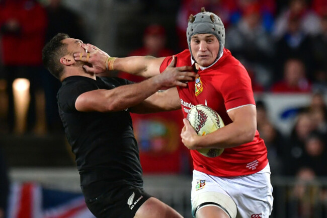 Jonathan Davies tackles Codie Taylor