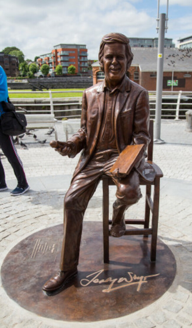 Terry Wogan Statue 010