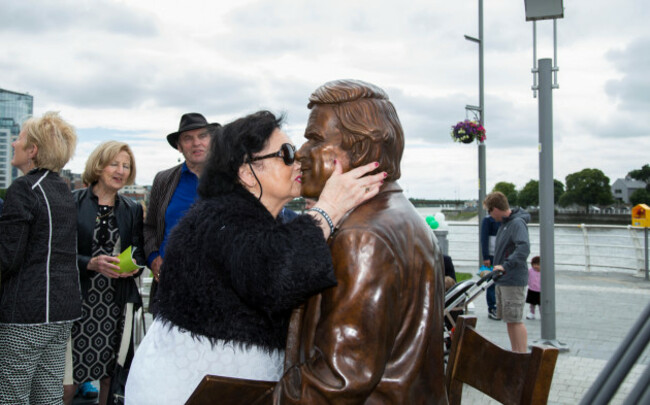 Terry Wogan Statue 012