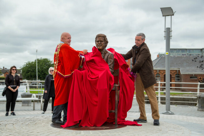 Terry Wogan Statue 005