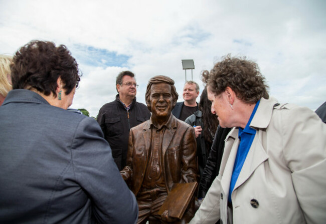 Terry Wogan Statue 013