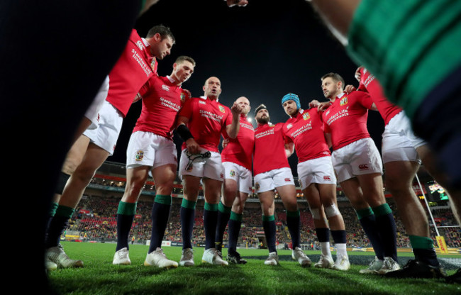 Rory Best speaks to the team before the game