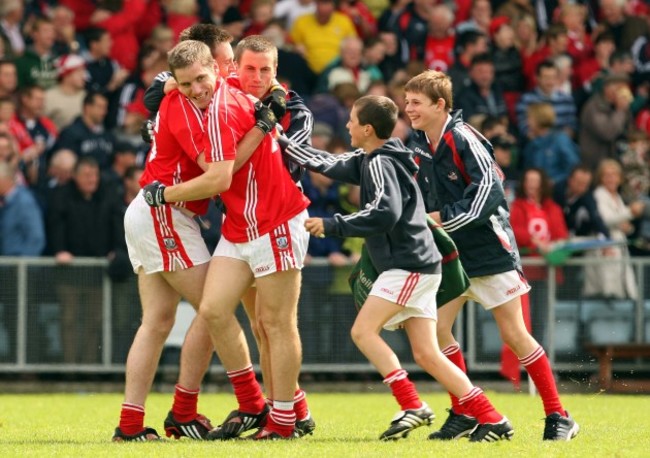 Daniel Goulding celebrates with teammate Paul Kerrigan