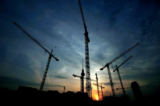 1280px-Berlin_Alexanderplatz_construction_cranes