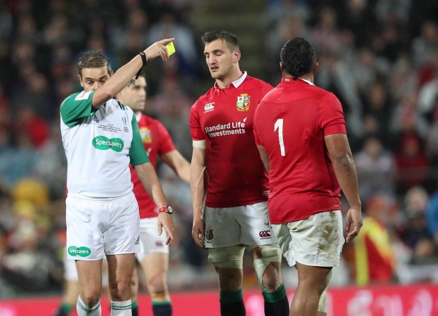 Mako Vunipola is shown a yellow card by Jerome Garces