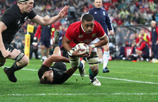 Taulupe Faletau scores their first try