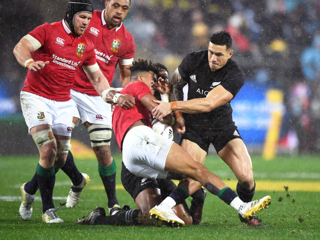 Sonny Bill Williams tackles Anthony Watson, leading to a red card
