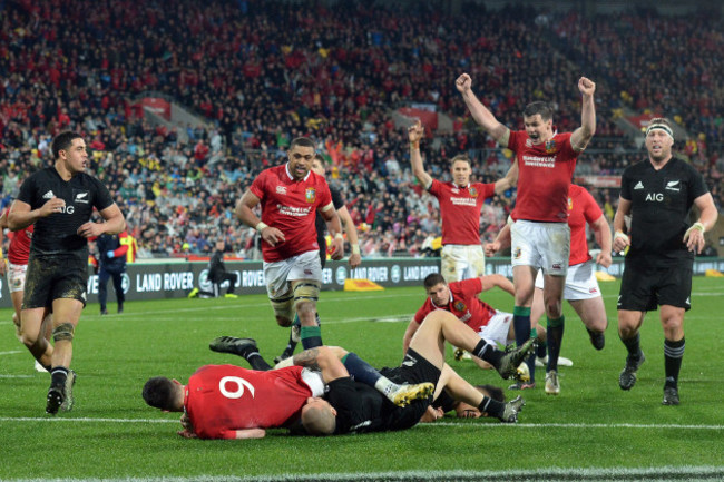 Conor Murray scores their second try