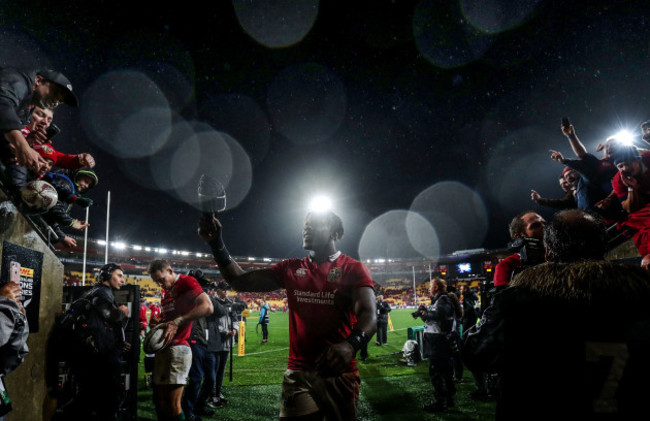 Maro Itoje celebrates winning with fans