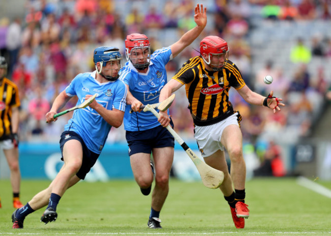 David Keogh and Eoghan OÕNeill with Adrian Mullen