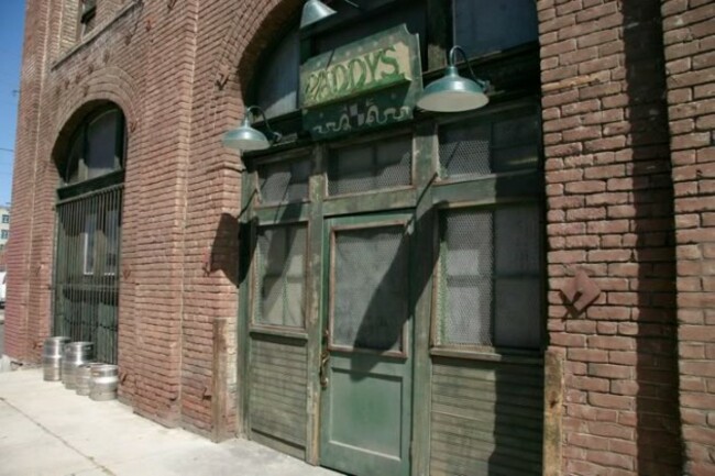 Paddy's_Pub_Exterior