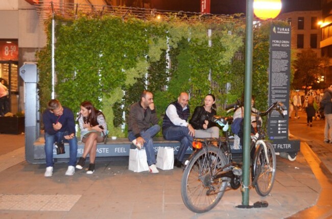 Mobile Green Living Room by Night - Brussels