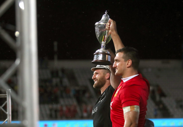 Kieran Read and Sam Warburton lift the DHL NZ cup after the series finished a draw