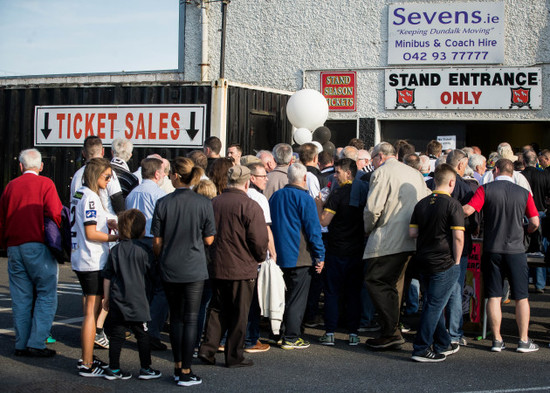 Dundalk fans make their way into Oriel Park