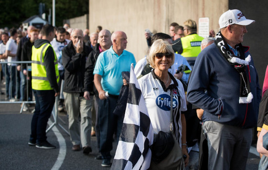 Dundalk fans make their way into Oriel Park