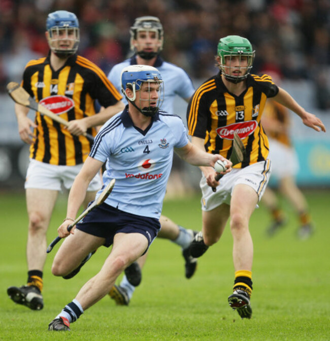 Eric Lowndes under pressure from Eoin Bergin and Kevin Kenny