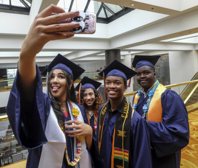 U.S.-LOS ANGELES-GRADUATION-CEREMONY