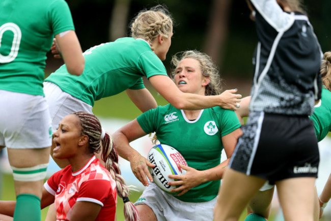 Ashleigh Baxter celebrates her try