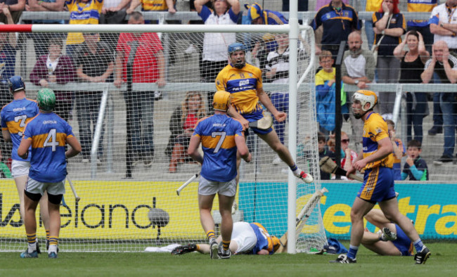 Shane OÕDonnell celebrates Aaron Cunningham's second goal