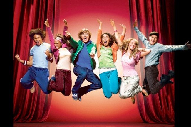 High-School-Musical-cast-2006-first-movie-Disney-Channel-Zac-Efron-Vanessa-Hudgens-Ashley-Tisdale-Monique-Coleman-Corbin-Bleu-Lucas-Grabeel-620x413