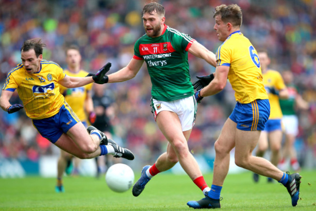 Niall Kilroy and Sean Mullooly with Aidan O’Shea