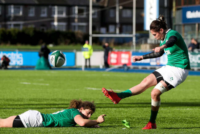 Nora Stapleton kicks a penalty