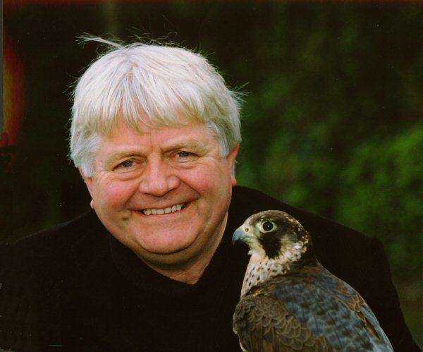 don-with-peregrine-falcon
