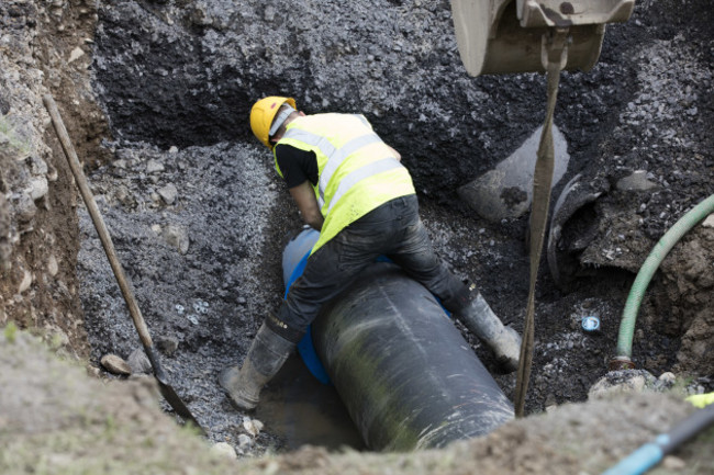 BURST WATER PIPE NAVAN 758A8307_90519350